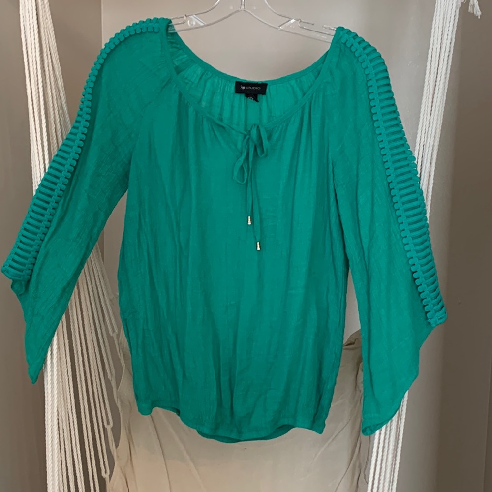 2/$15 AB Studio- Medium Emerald Green detailed sleeve, tie top, elastic - Picture 1 of 4